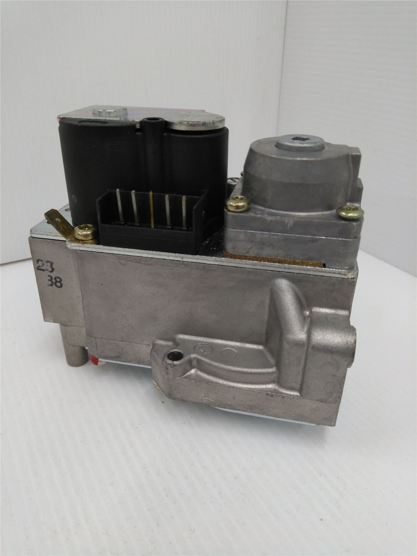 NEW Alpha Gas Valve 1.011846 Honeywell VK4115V1006