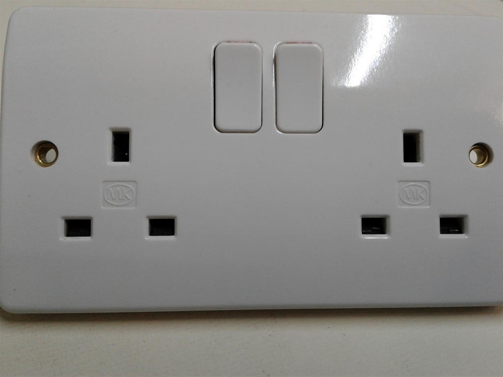 NEW MK LOGIC PLUS 13A DOUBLE 2 GANG WALL DP SOCKET K2747WHI