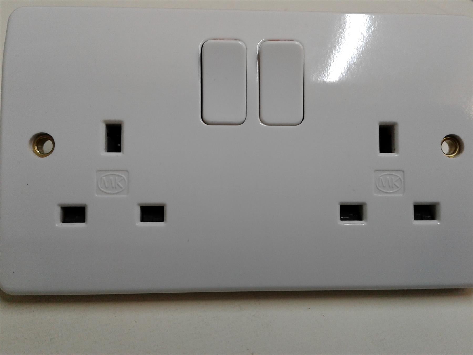 NEW MK LOGIC PLUS 13A DOUBLE 2 GANG WALL DP SOCKET K2747WHI
