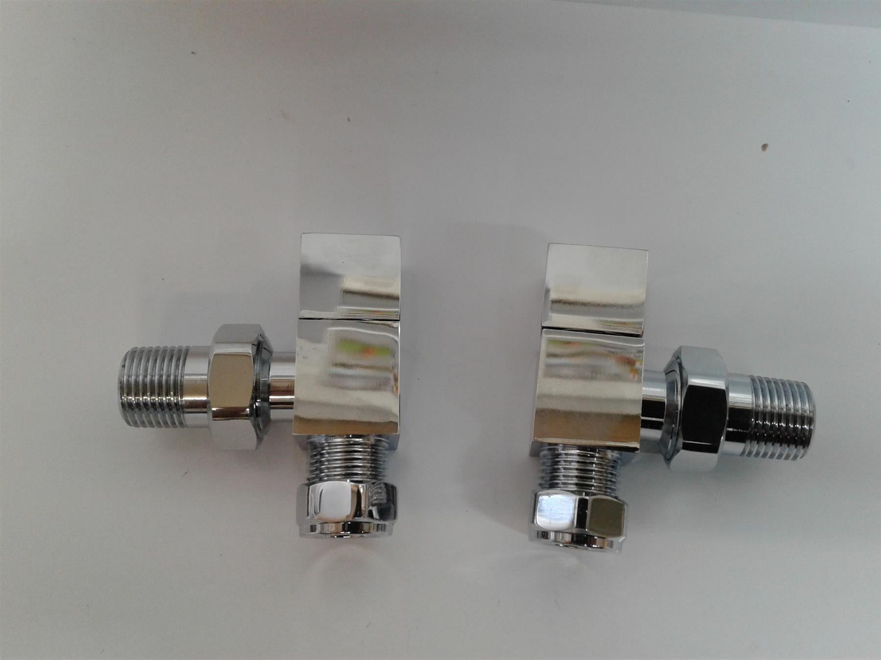 NEW Essential Square Radiator Valves Angled 15mm Chrome 148992