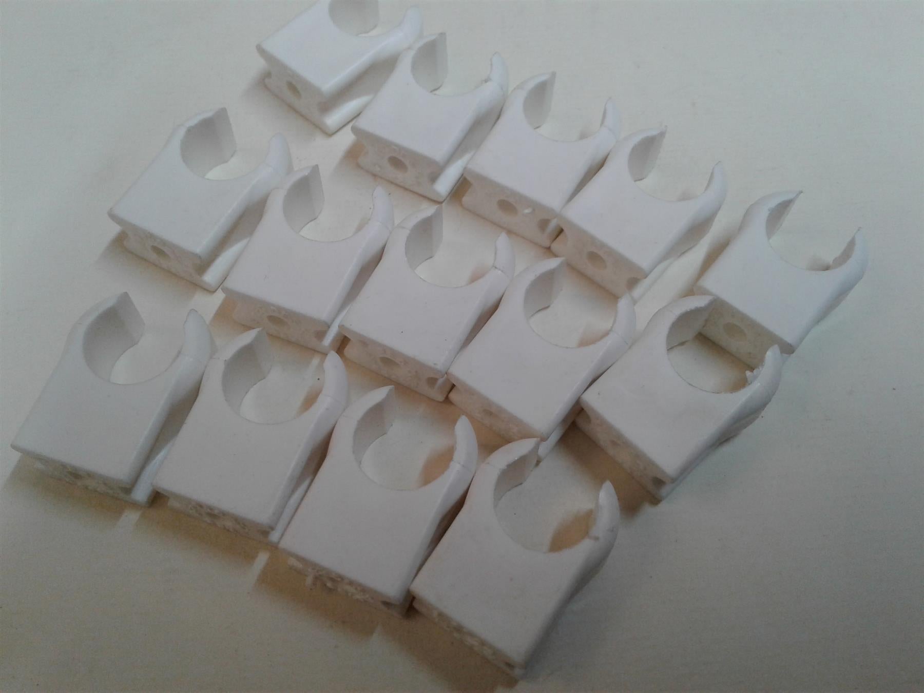 NEW KWIKPAK SINGLE OPEN PIPE CLIP COPPER PLASTIC 15MM (14 PACK)