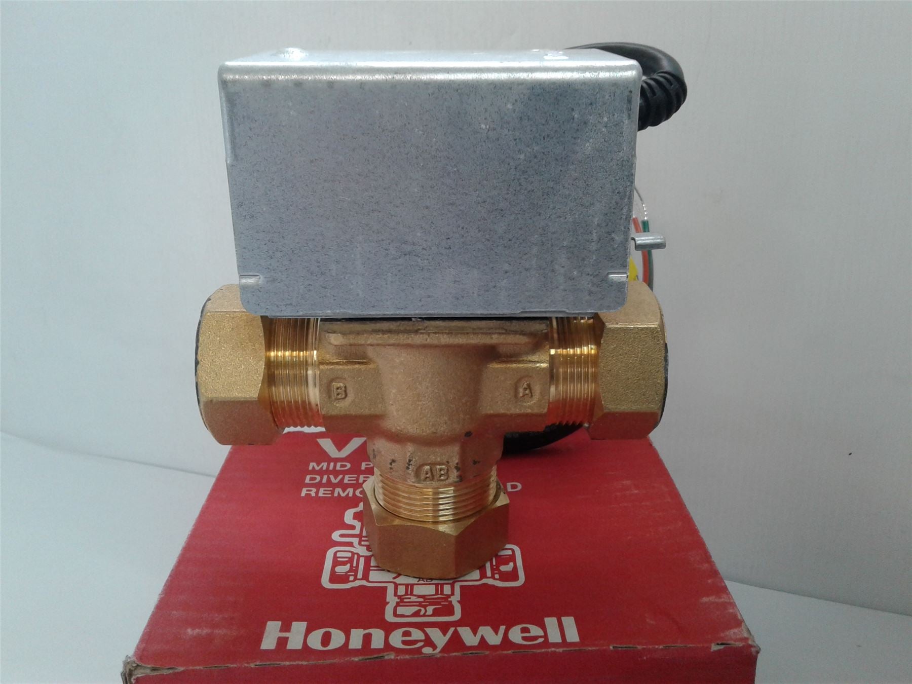 NEW Honeywell 3 Port 28mm Zone Valve Diverter Valve V4073A1088/U
